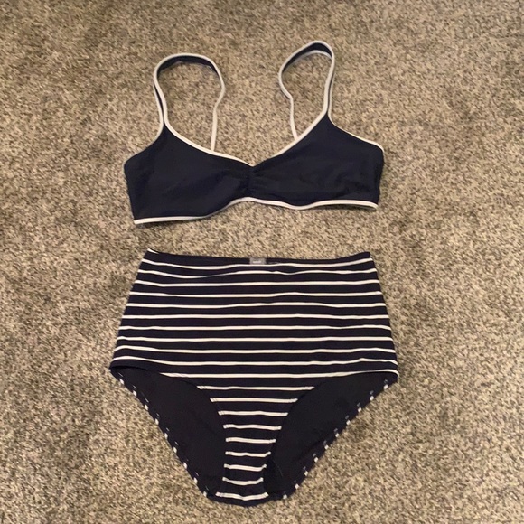 Arie Bikini - Picture 1 of 4